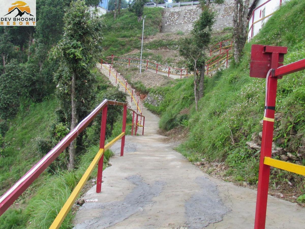 Dev Bhoomi Resort Kanatal Exterior foto